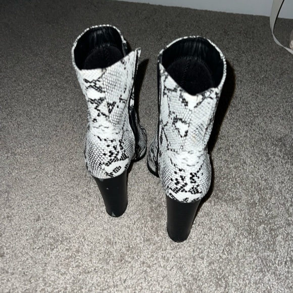 Boots - Picture 4 of 4